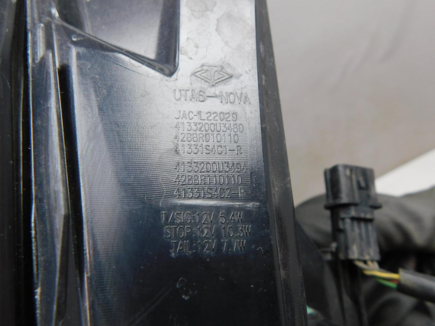 Фонарь задний наружный правый