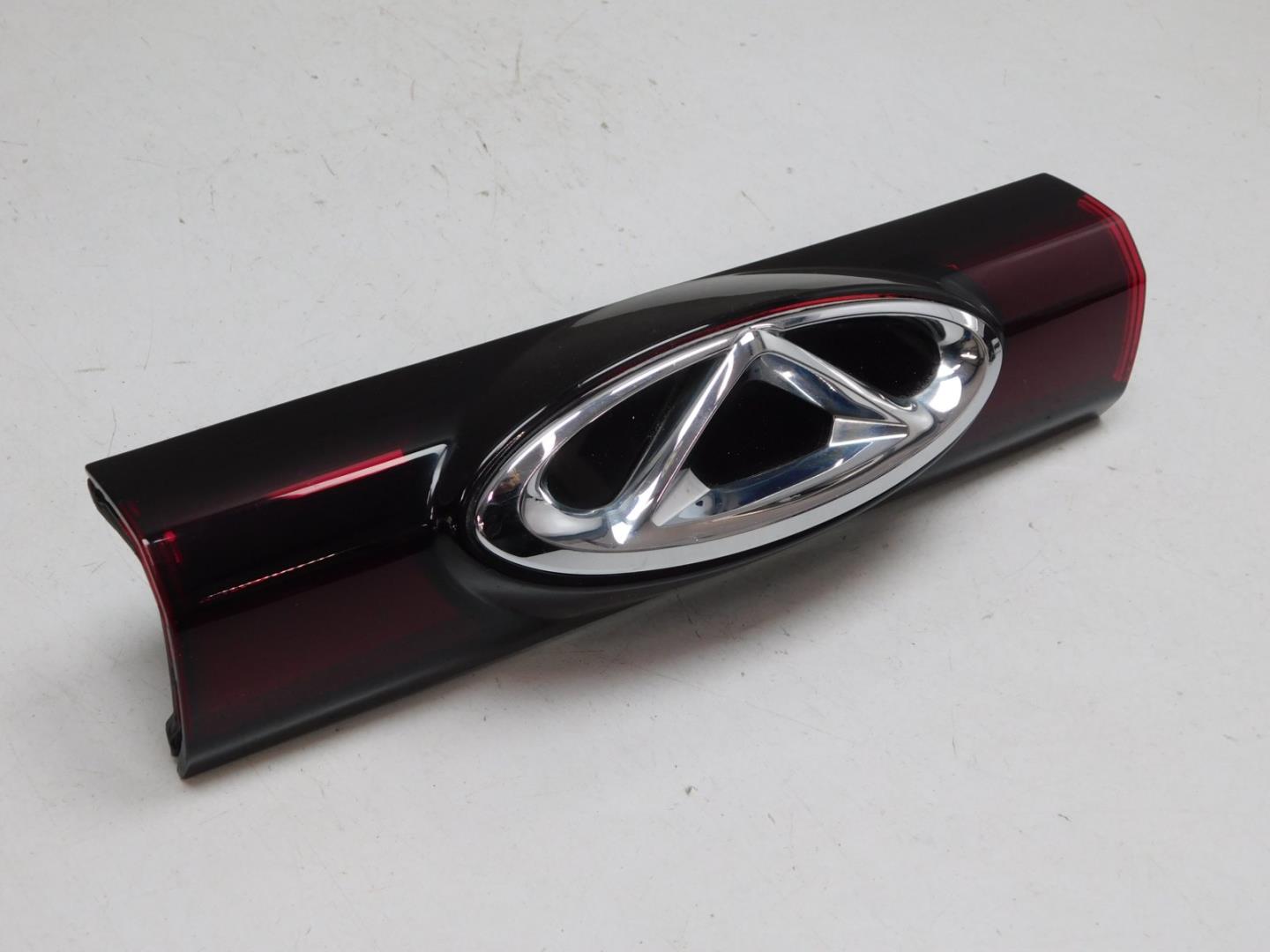 Накладка двери багажника