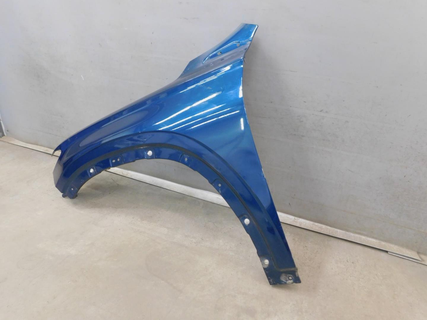 Крыло переднее левое