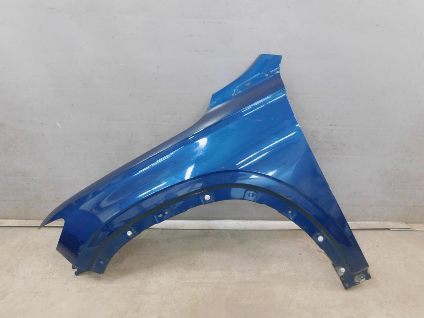 Крыло переднее левое