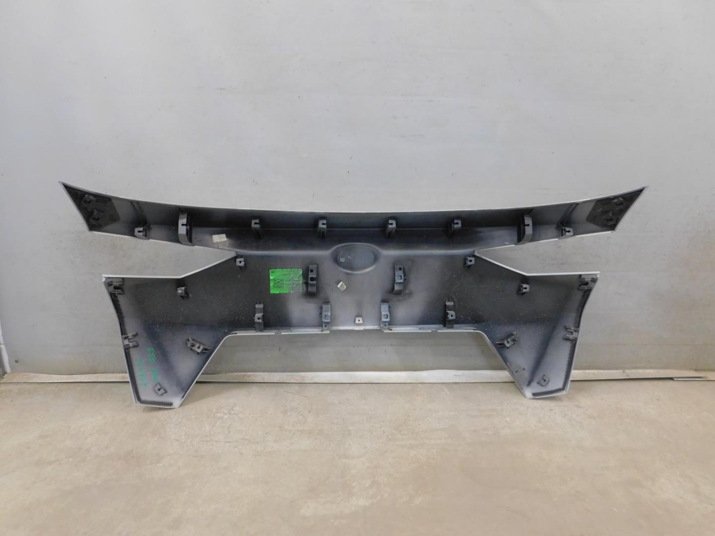 Накладка двери багажника