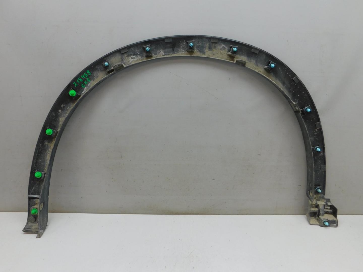 Накладка переднего крыла правого