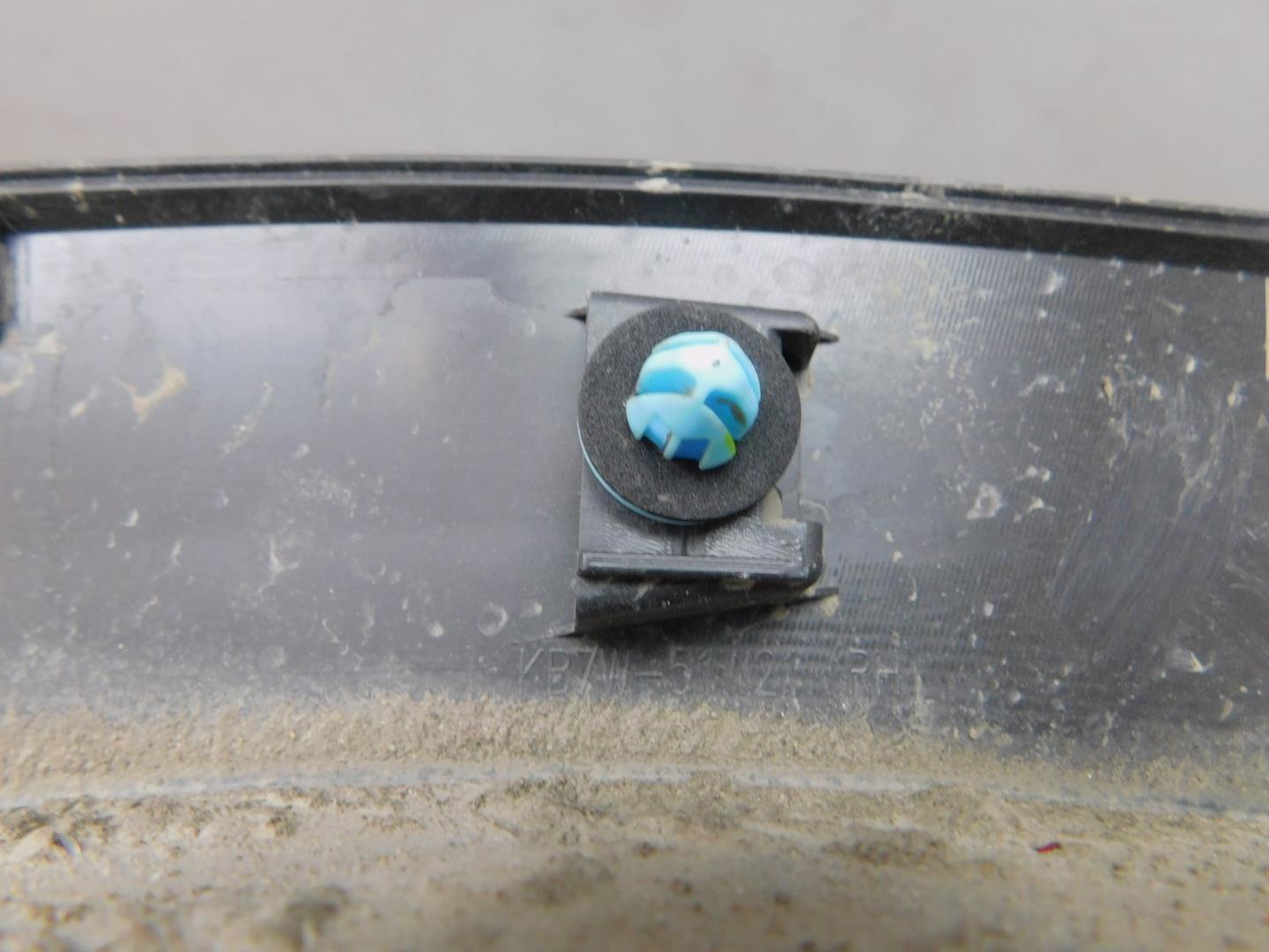 Накладка переднего крыла правого