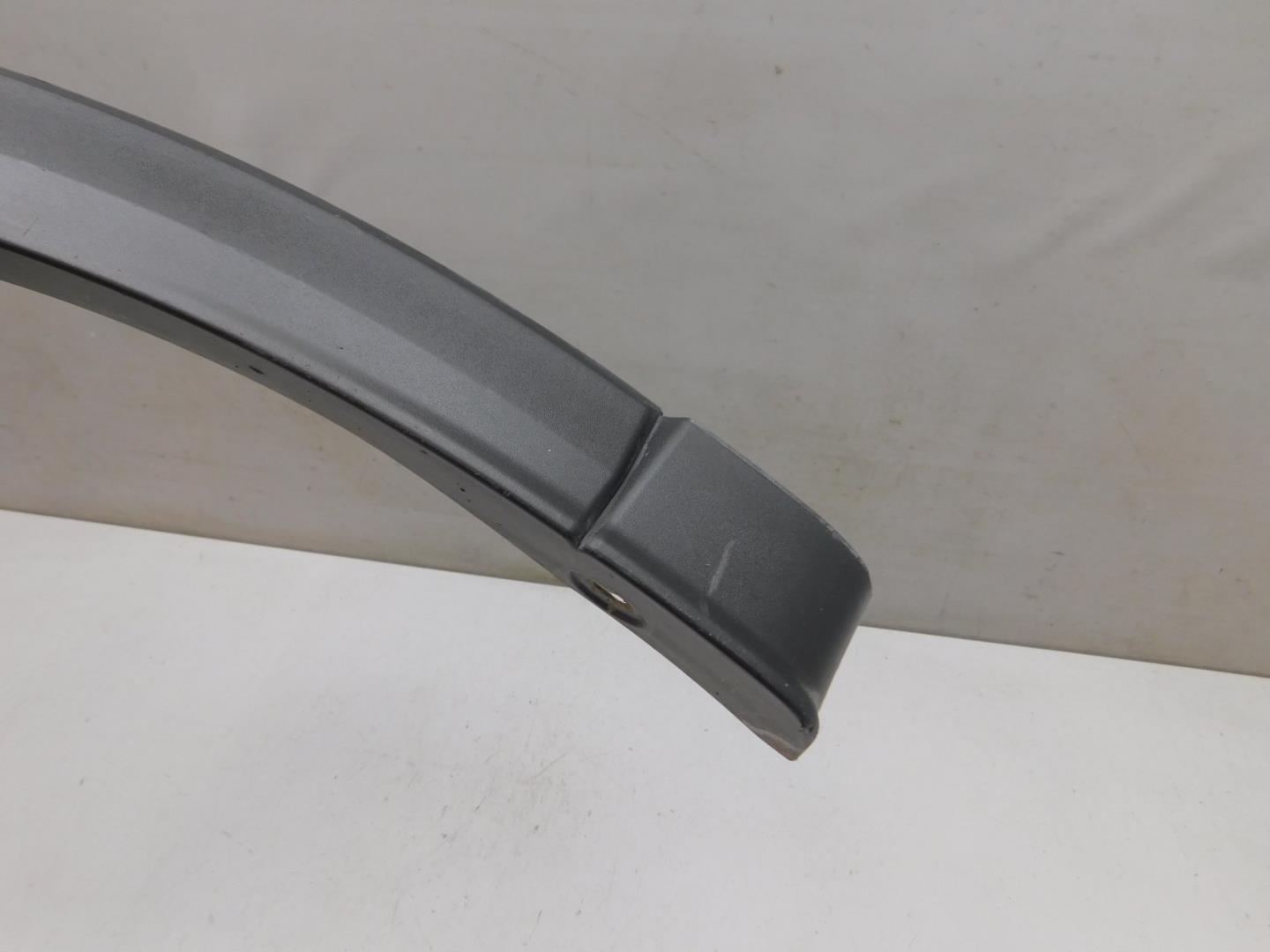 Накладка переднего крыла правого