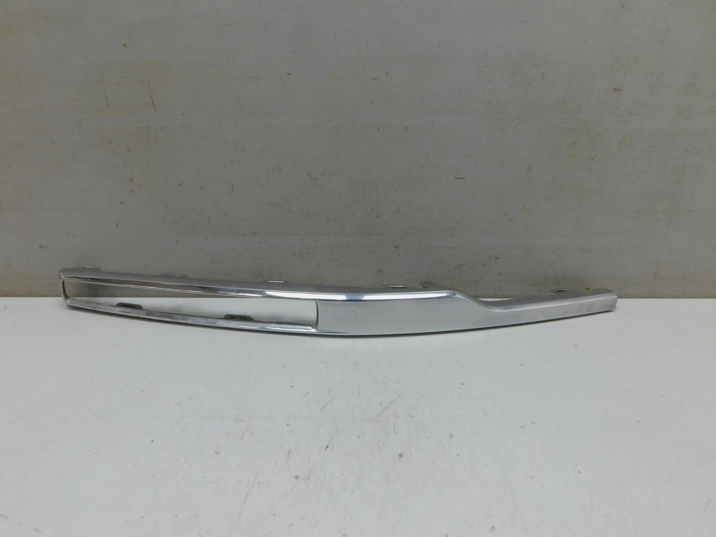 Молдинг переднего бампера