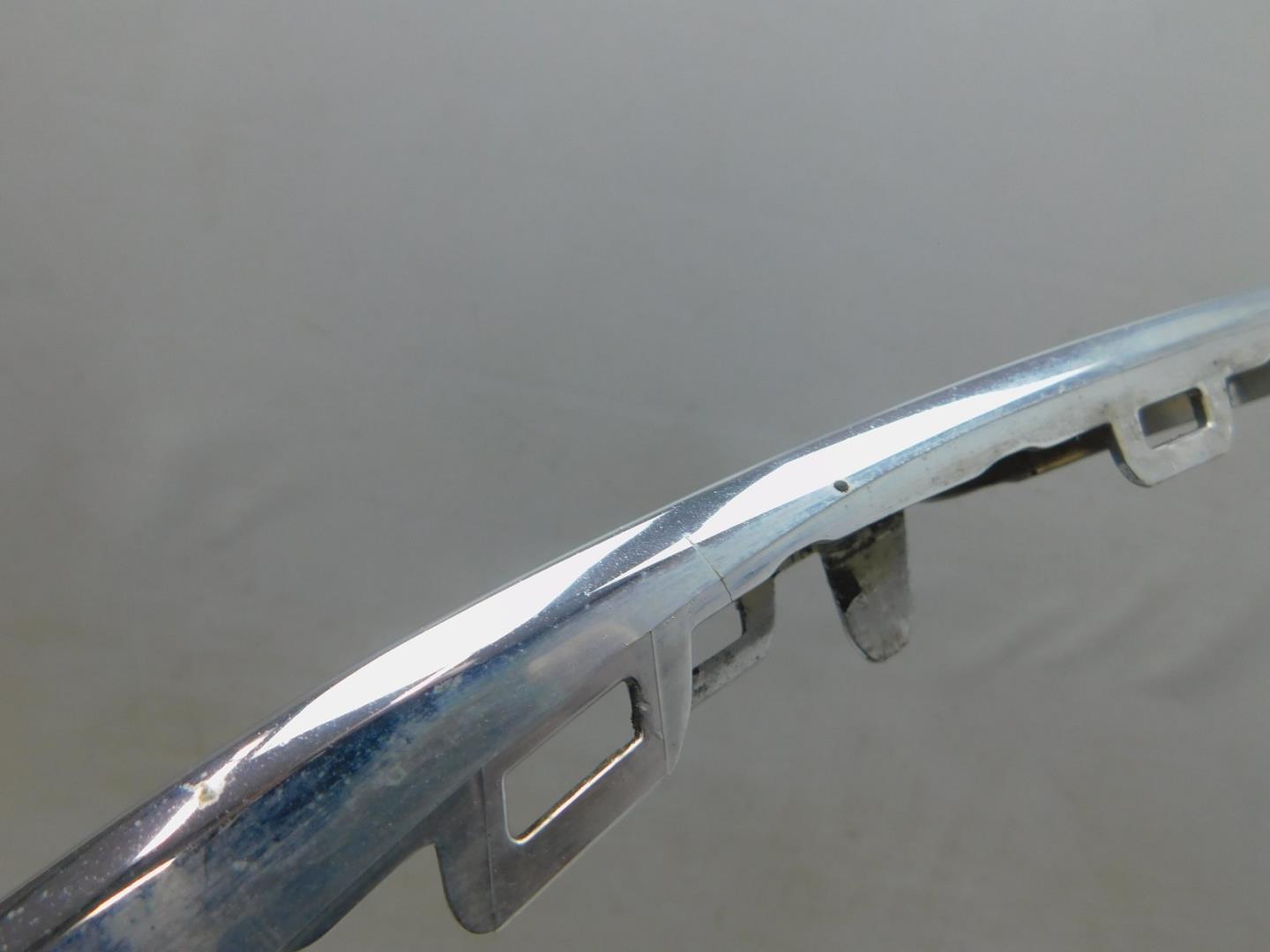 Молдинг переднего бампера