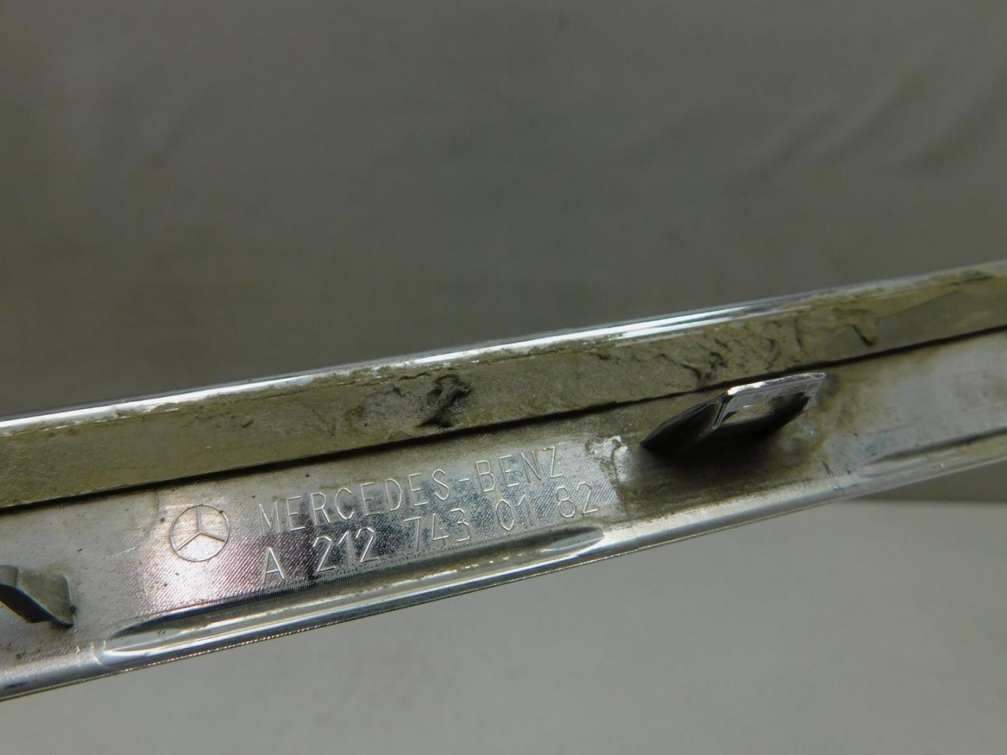 Накладка двери багажника