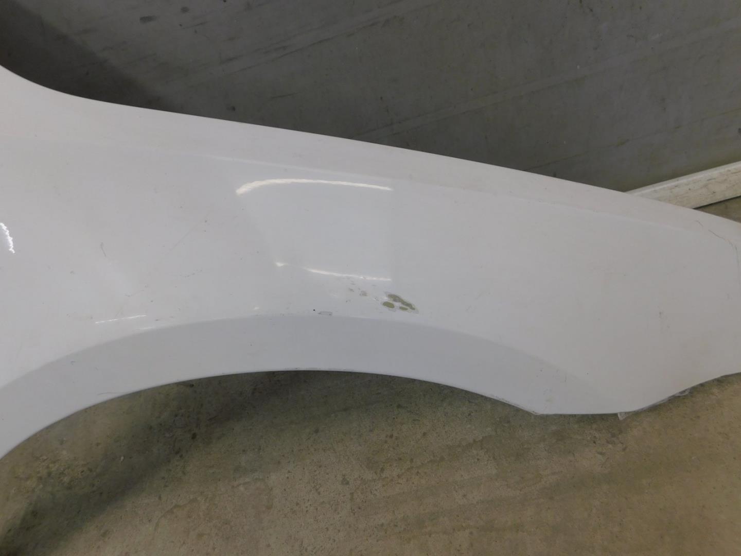 Крыло переднее правое