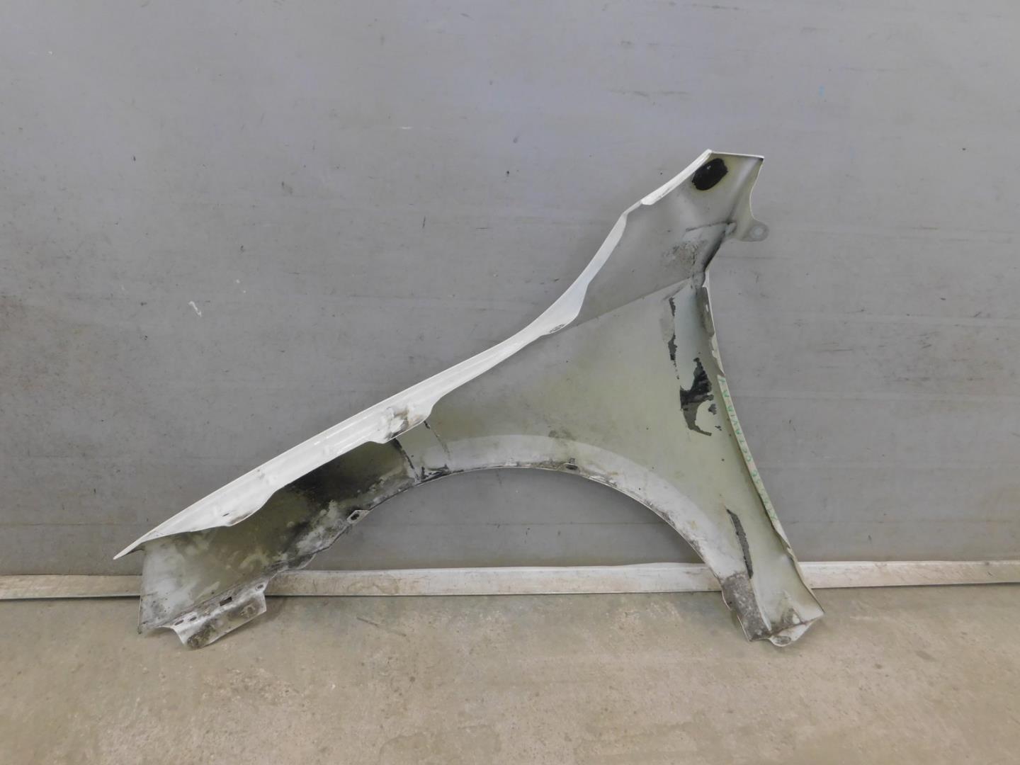 Крыло переднее правое