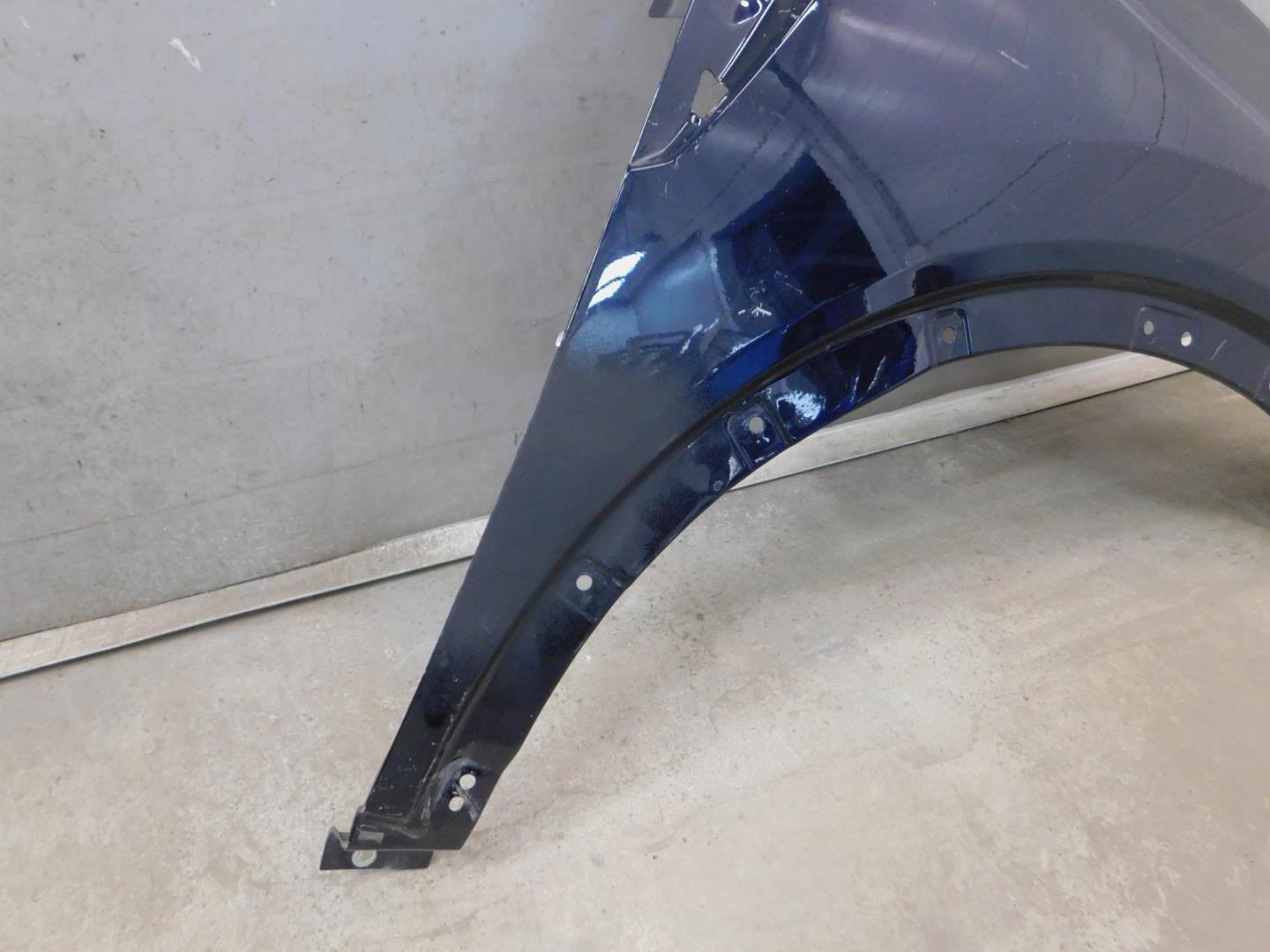 Крыло переднее правое