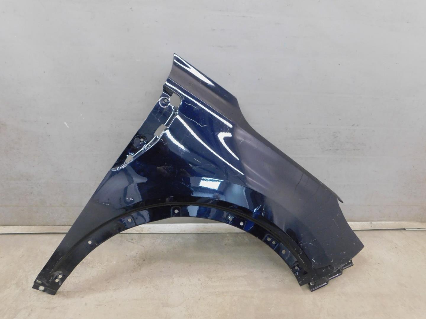 Крыло переднее правое