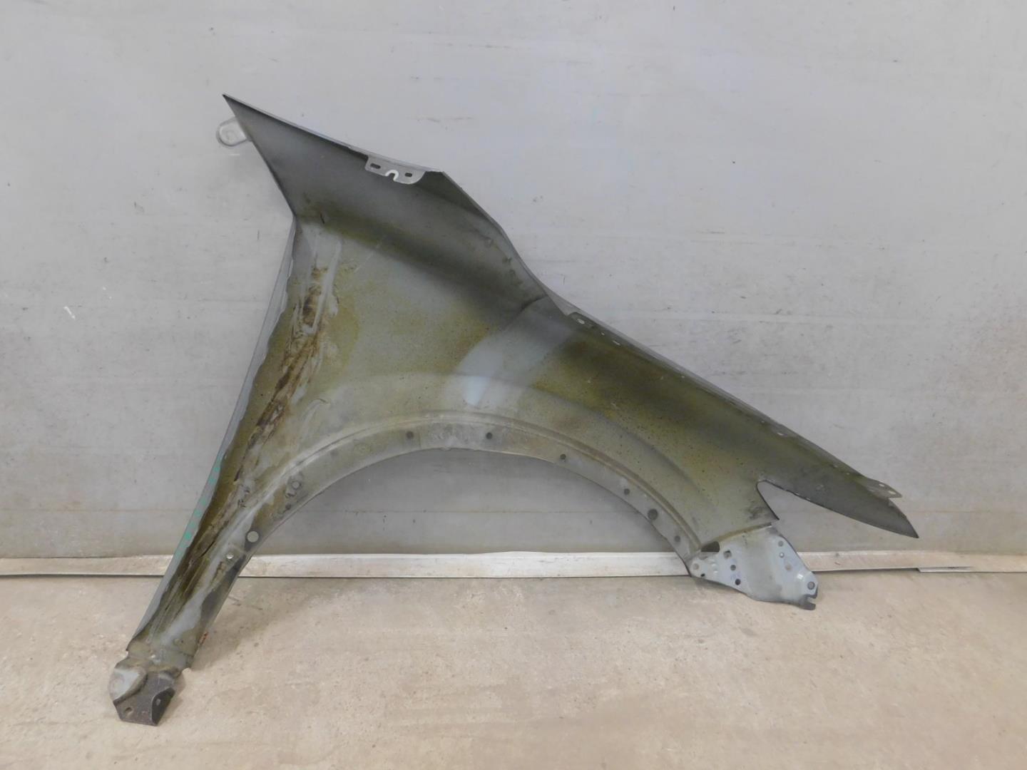 Крыло переднее левое