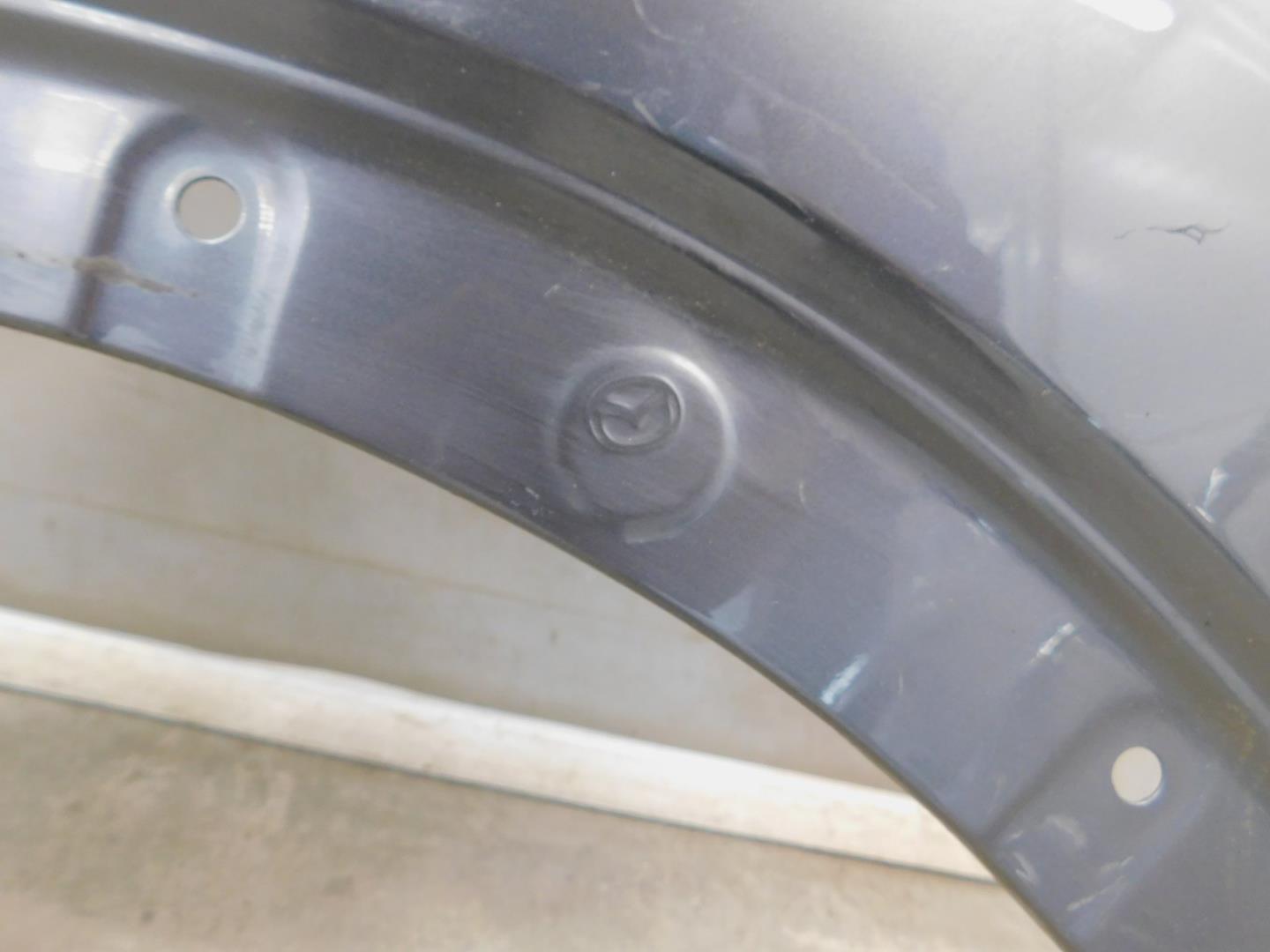 Крыло переднее левое