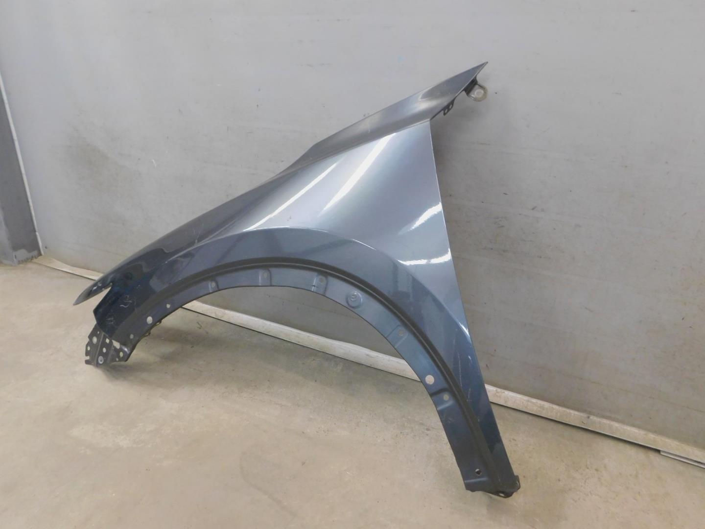 Крыло переднее левое