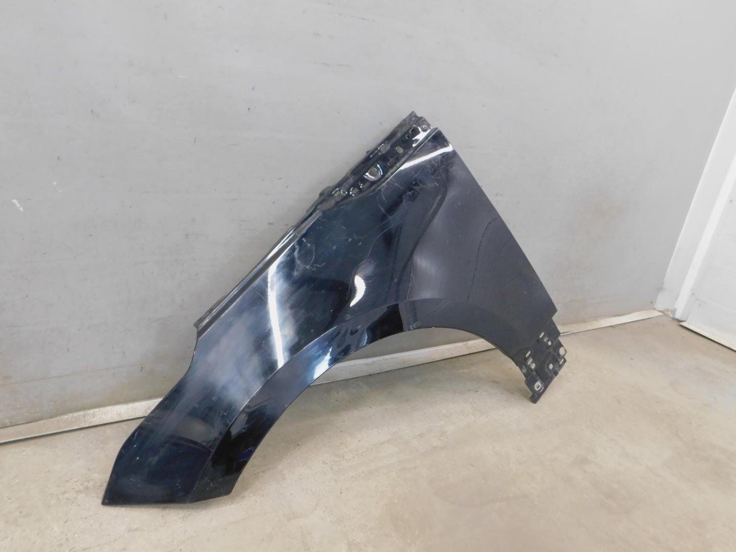 Крыло переднее левое