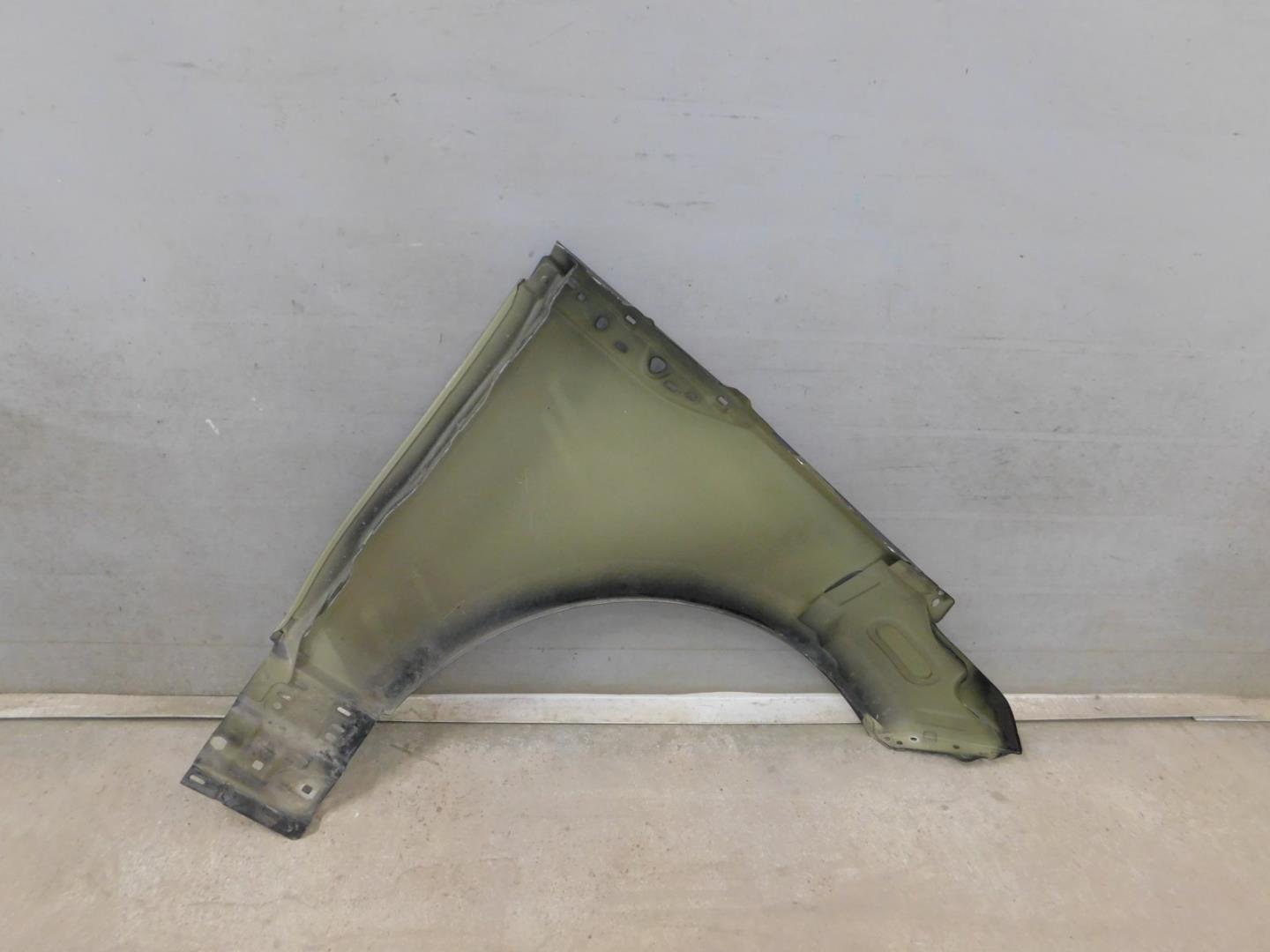 Крыло переднее левое