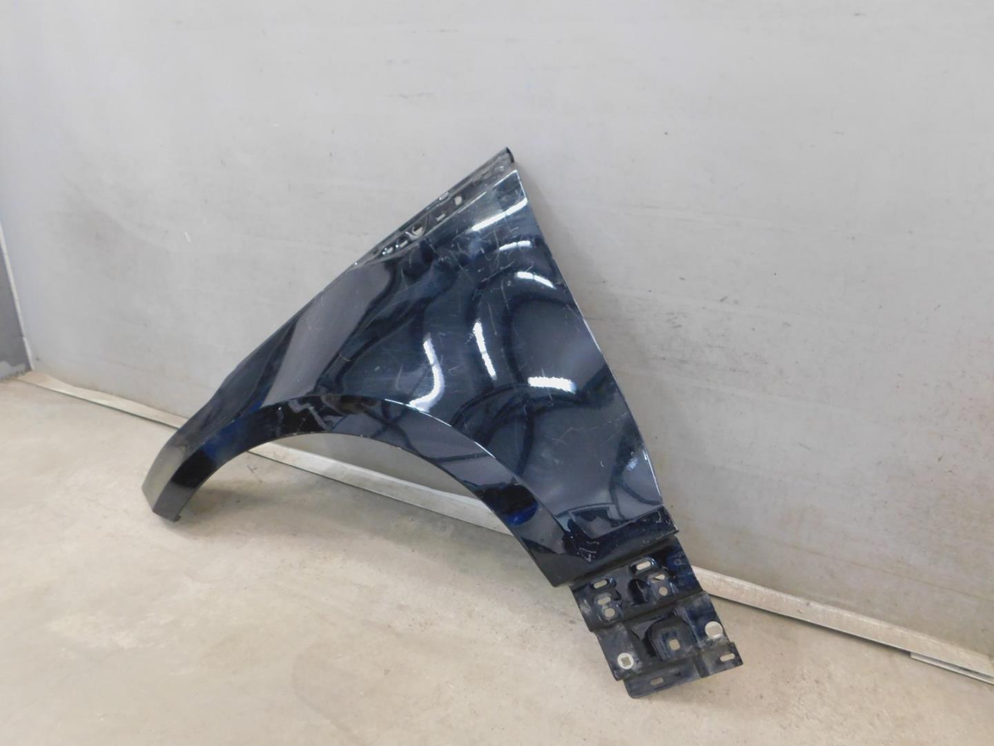 Крыло переднее левое