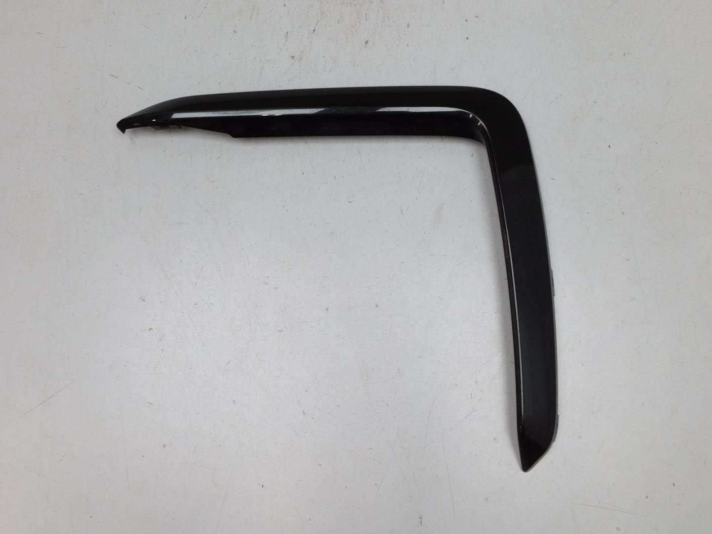 Накладка переднего бампера