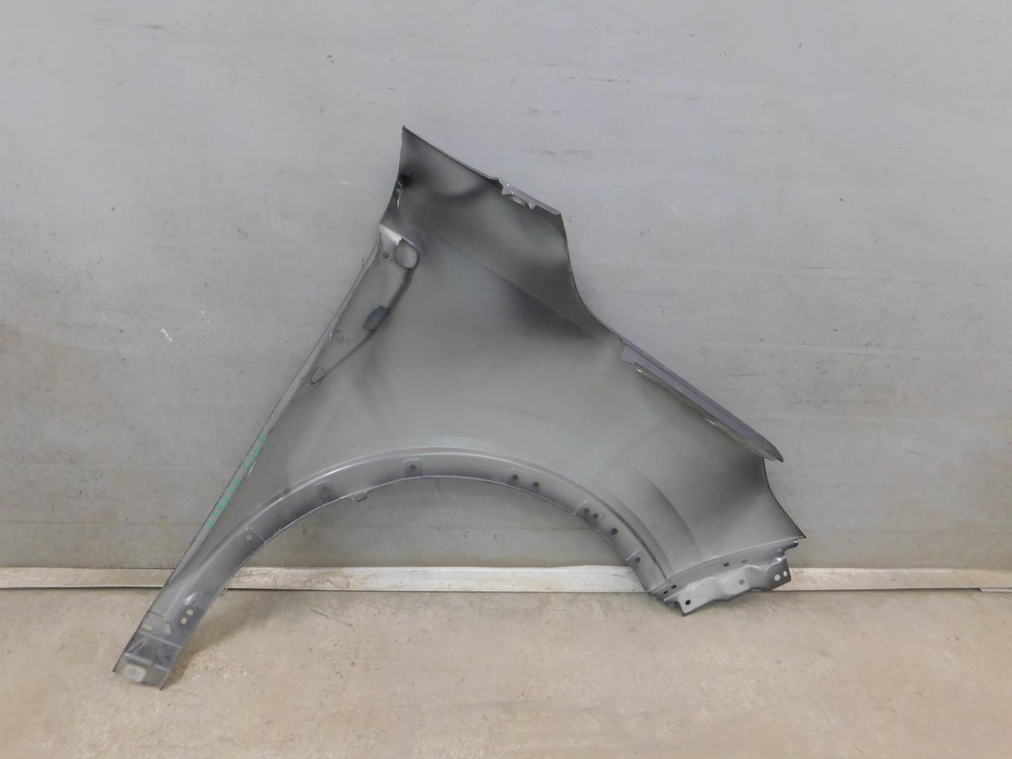 Крыло переднее левое