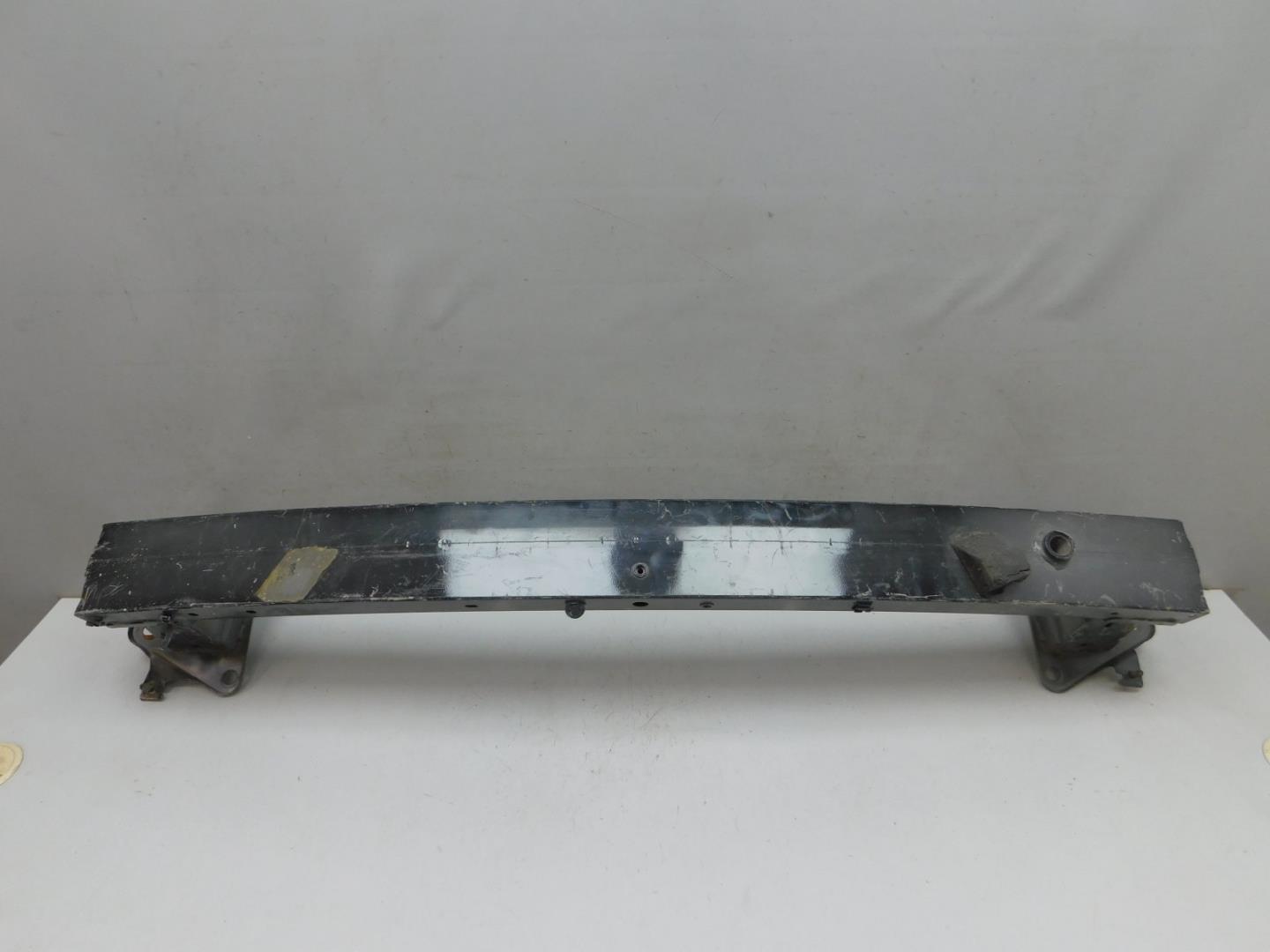 Усилитель переднего бампера