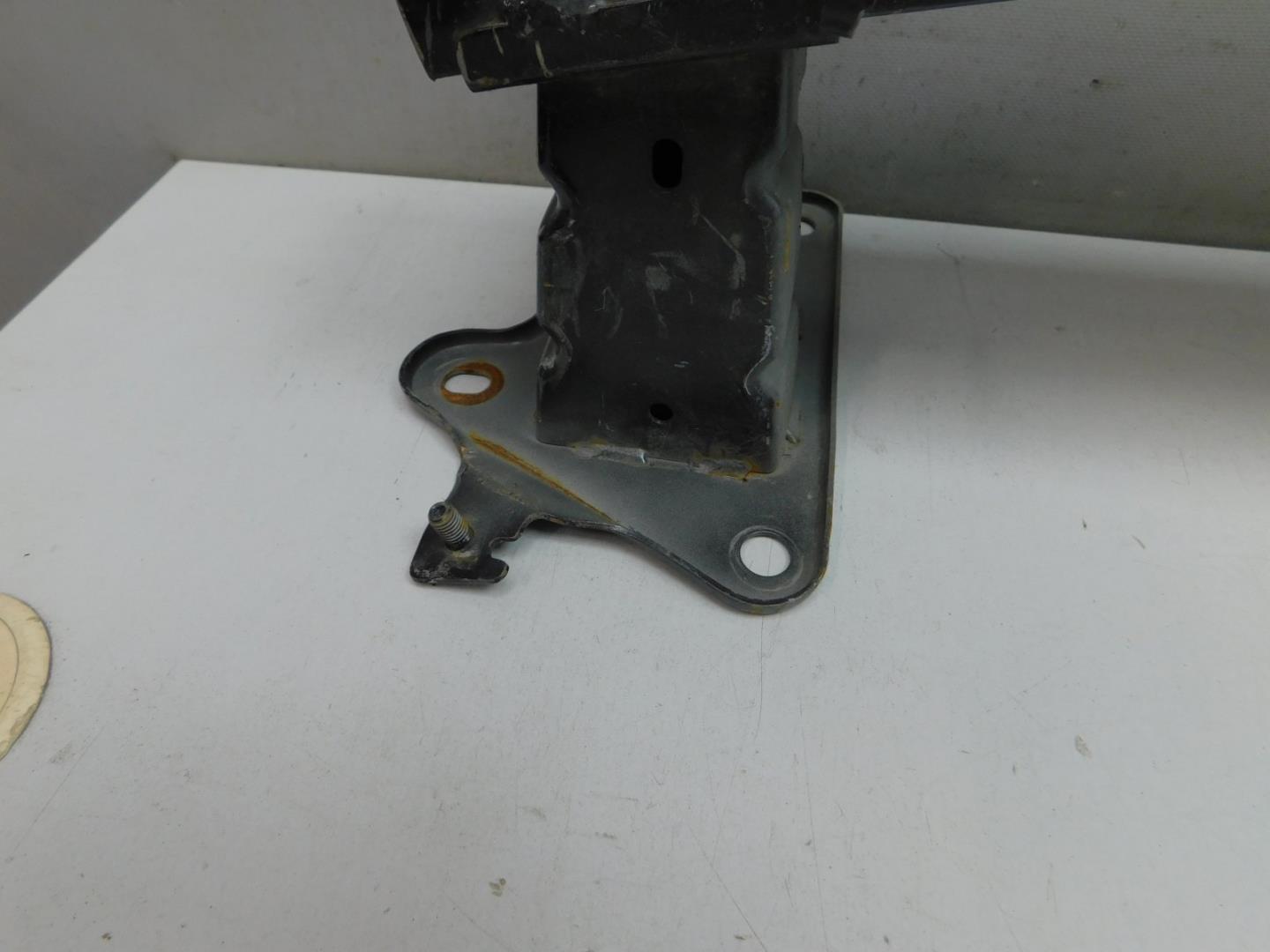 Усилитель переднего бампера