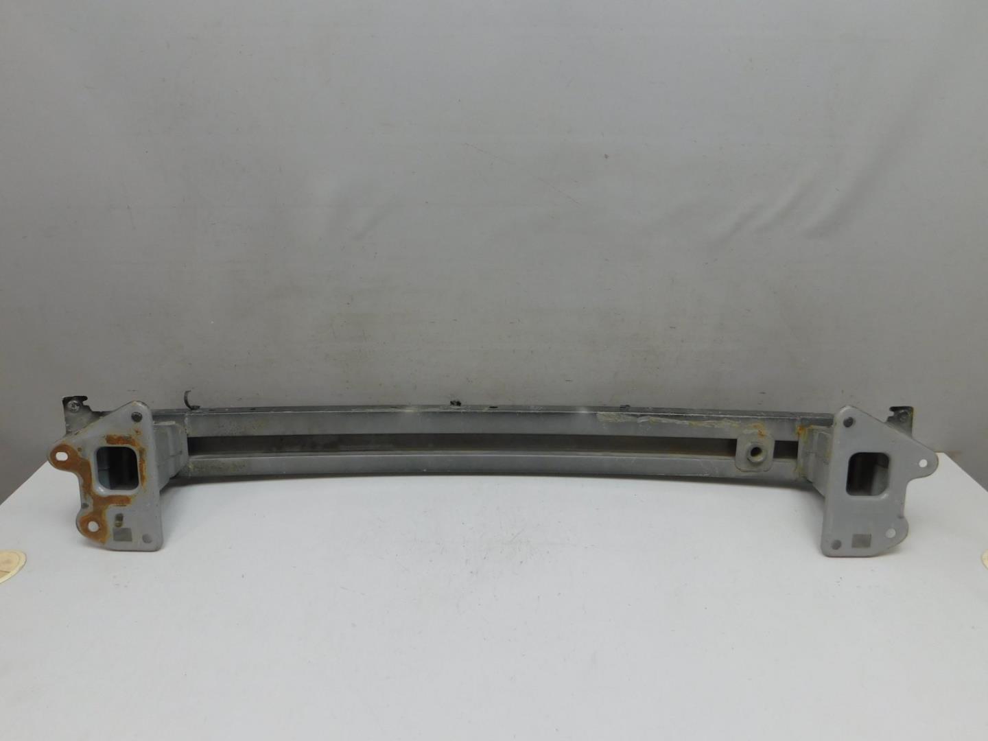 Усилитель переднего бампера