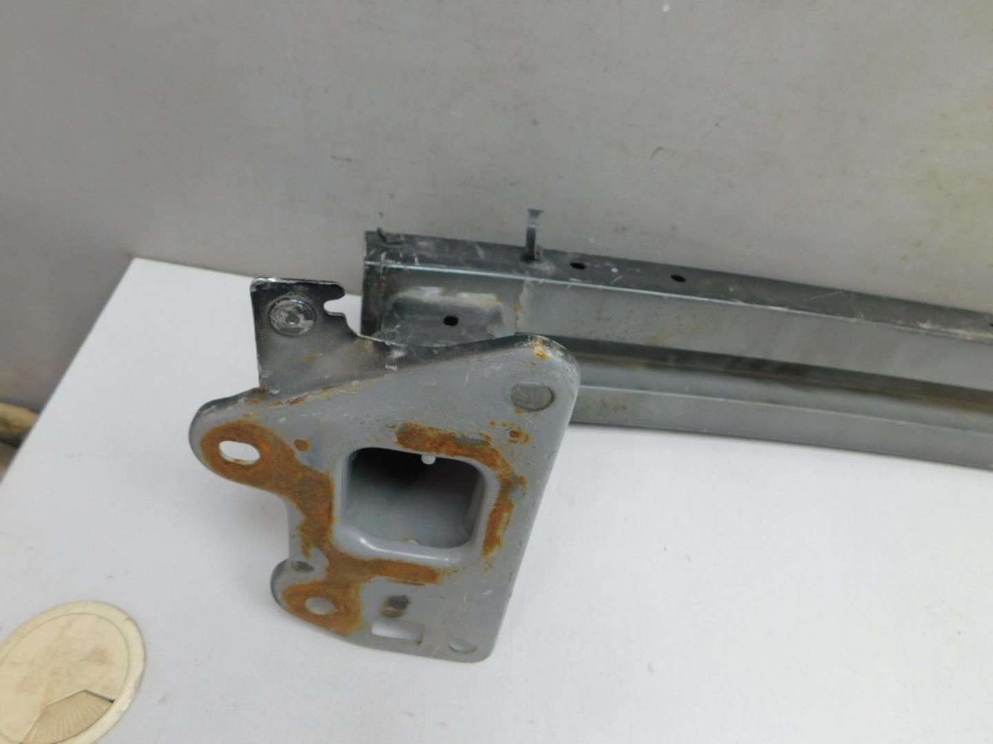 Усилитель переднего бампера