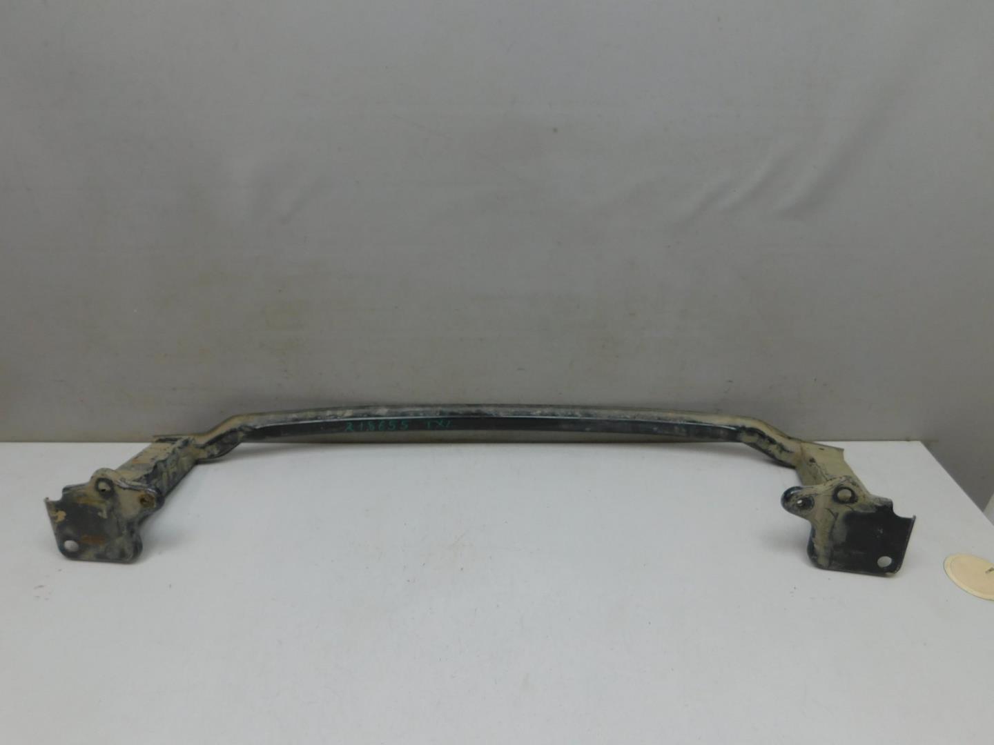 Усилитель переднего бампера