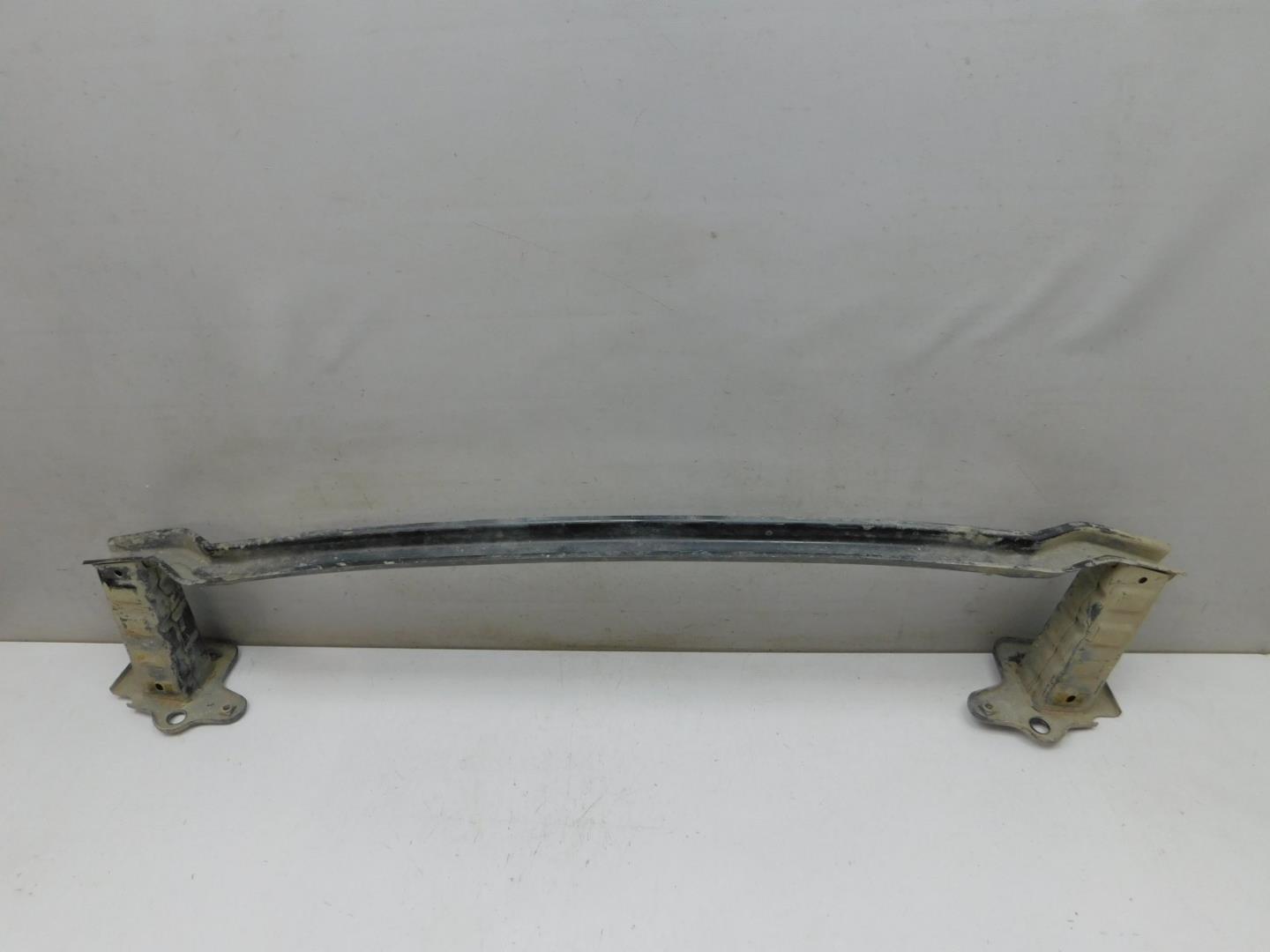 Усилитель переднего бампера