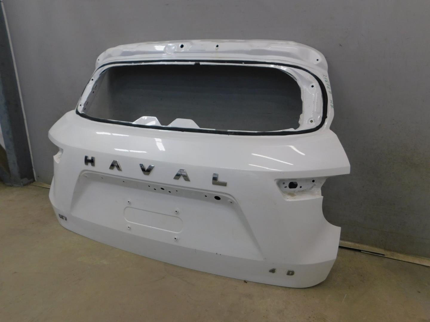 Дверь багажника