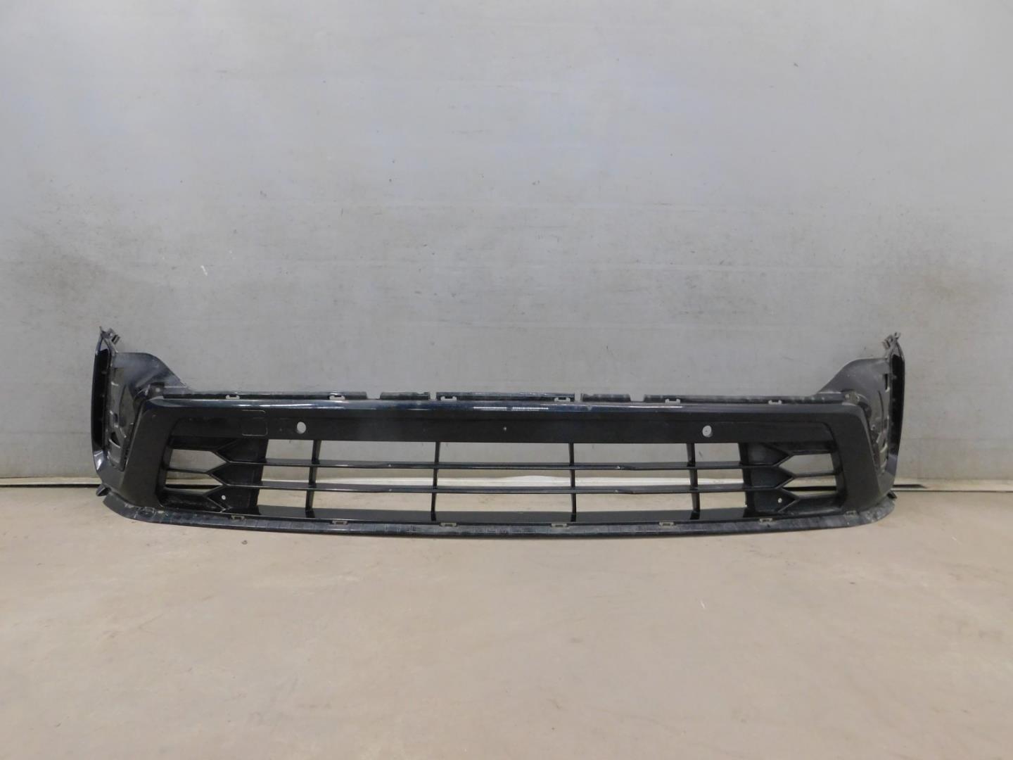 Решетка в бампер центральная