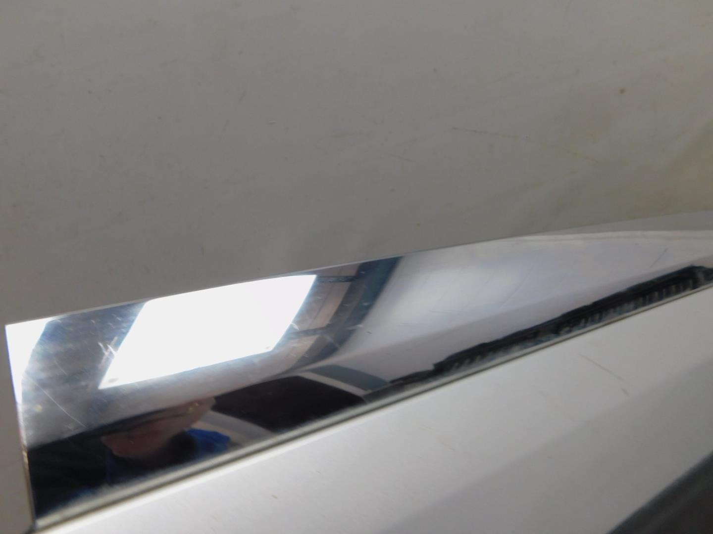 Накладка двери передней правой