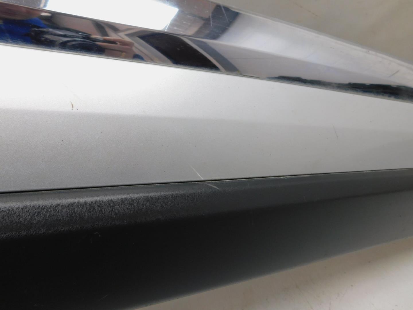 Накладка двери передней правой