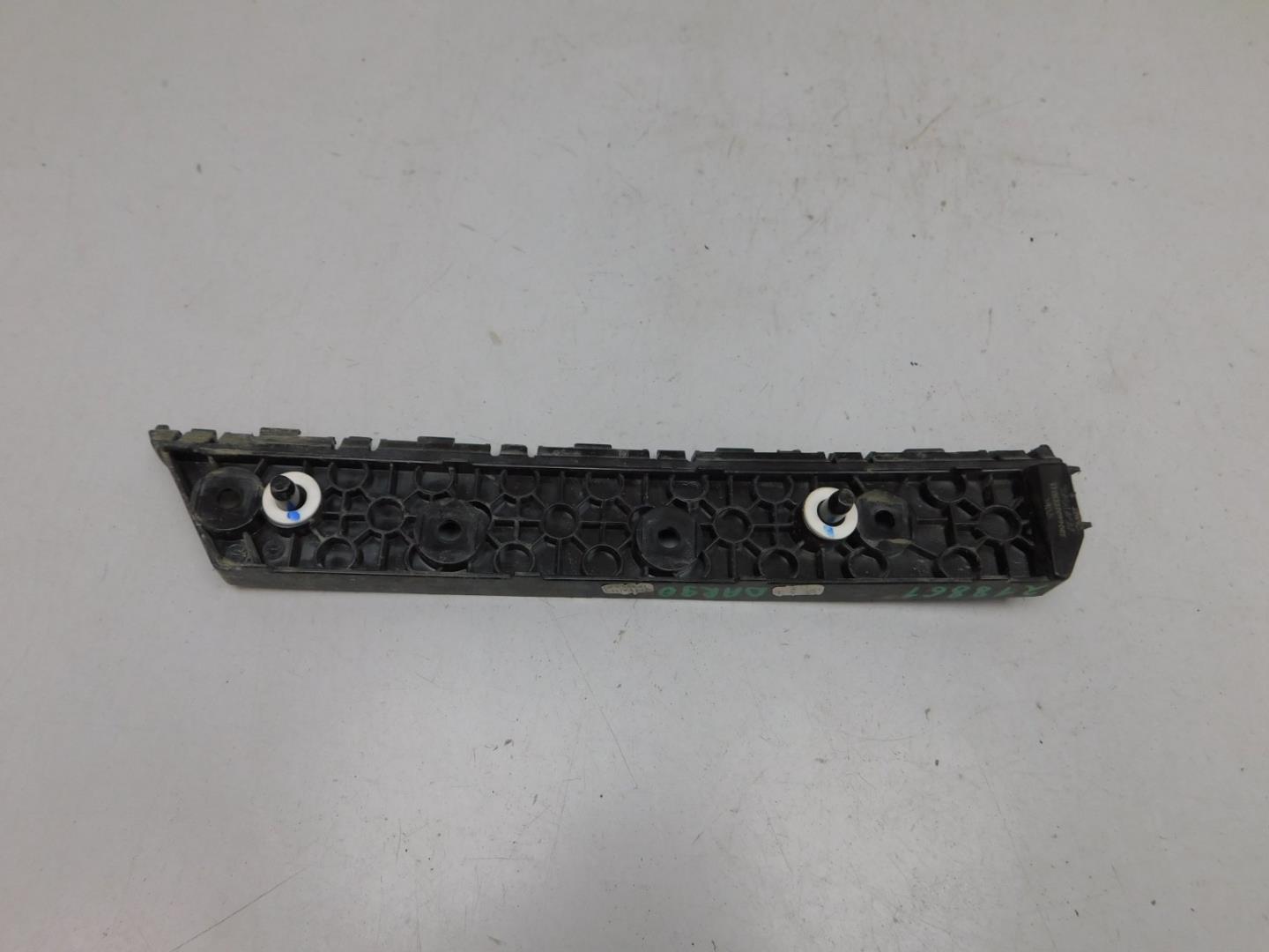 Направляющая заднего бампера