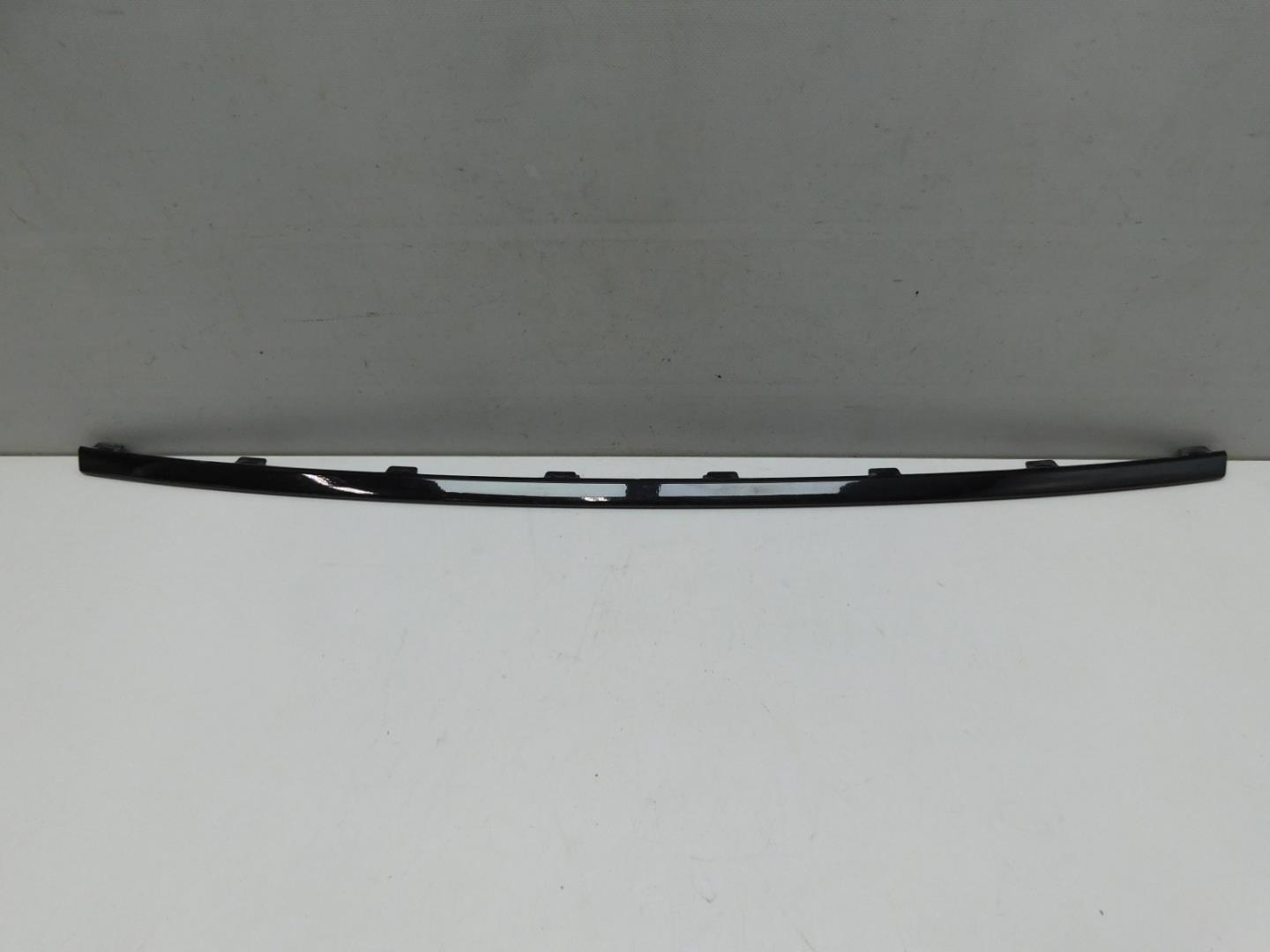 Молдинг переднего бампера