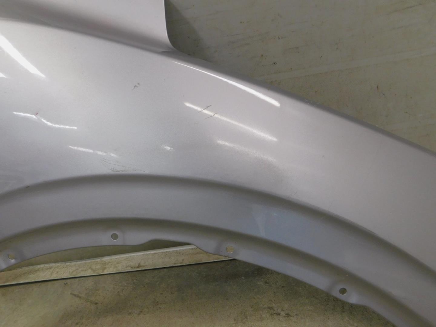 Крыло переднее правое