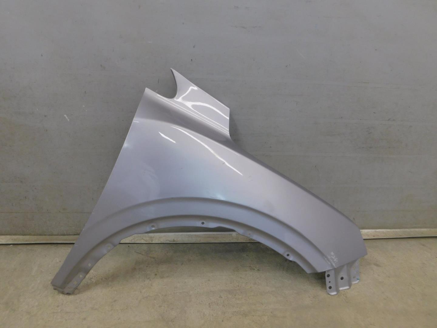 Крыло переднее правое