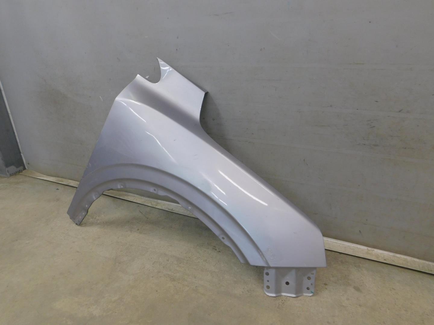 Крыло переднее правое