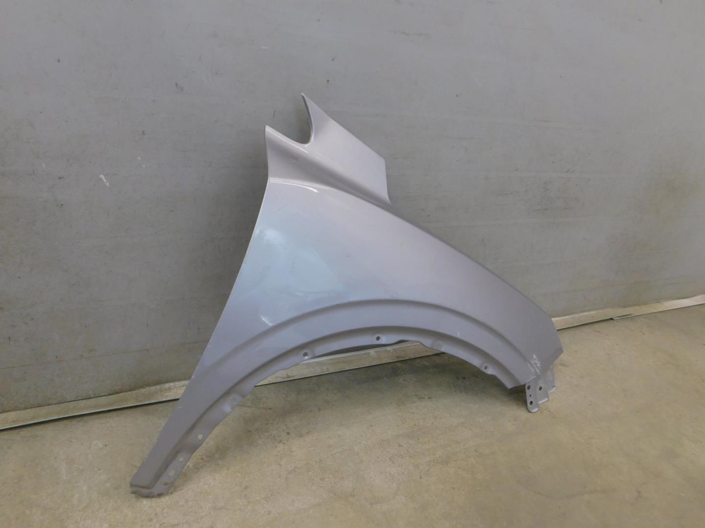 Крыло переднее правое