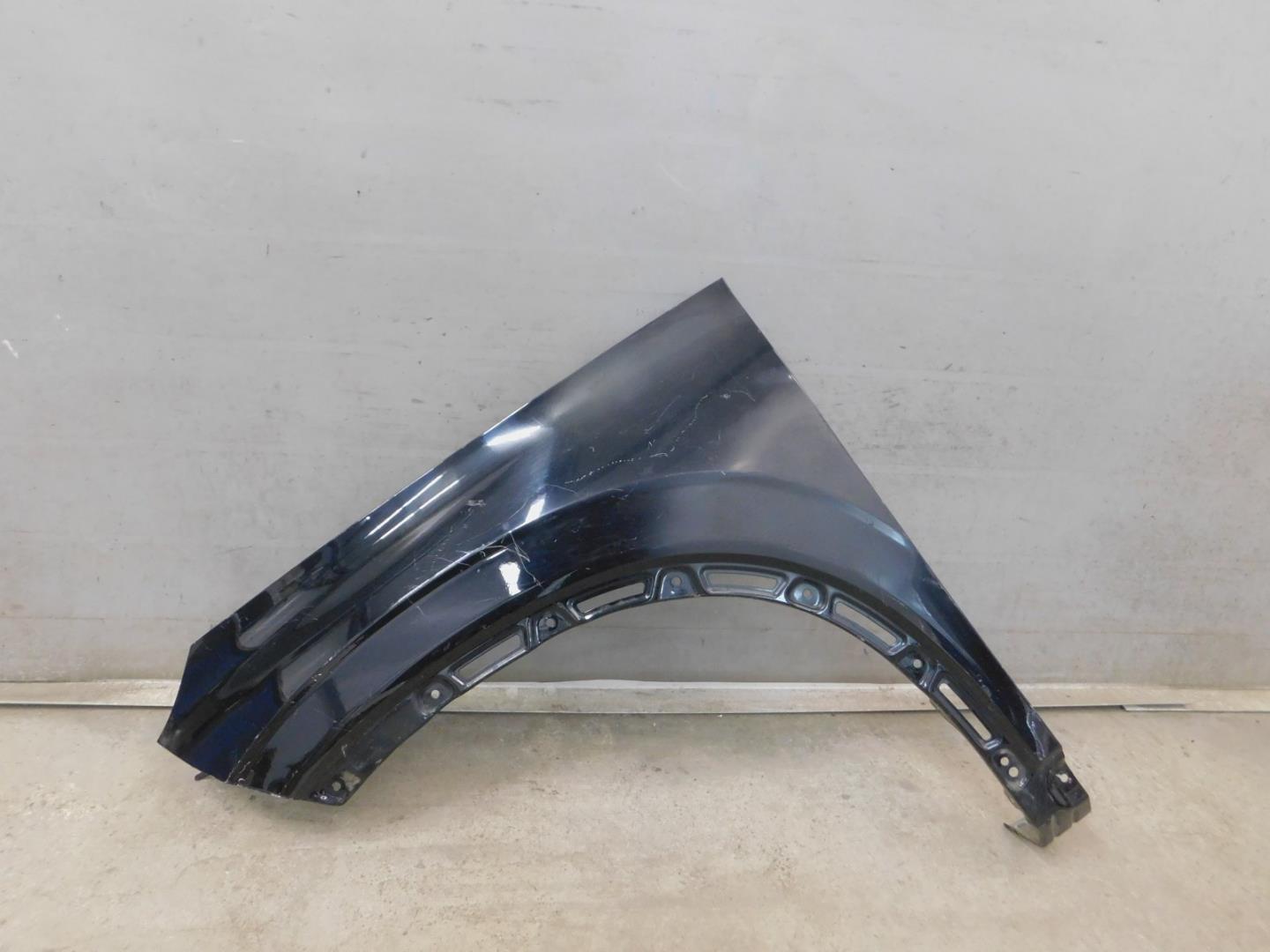 Крыло переднее левое