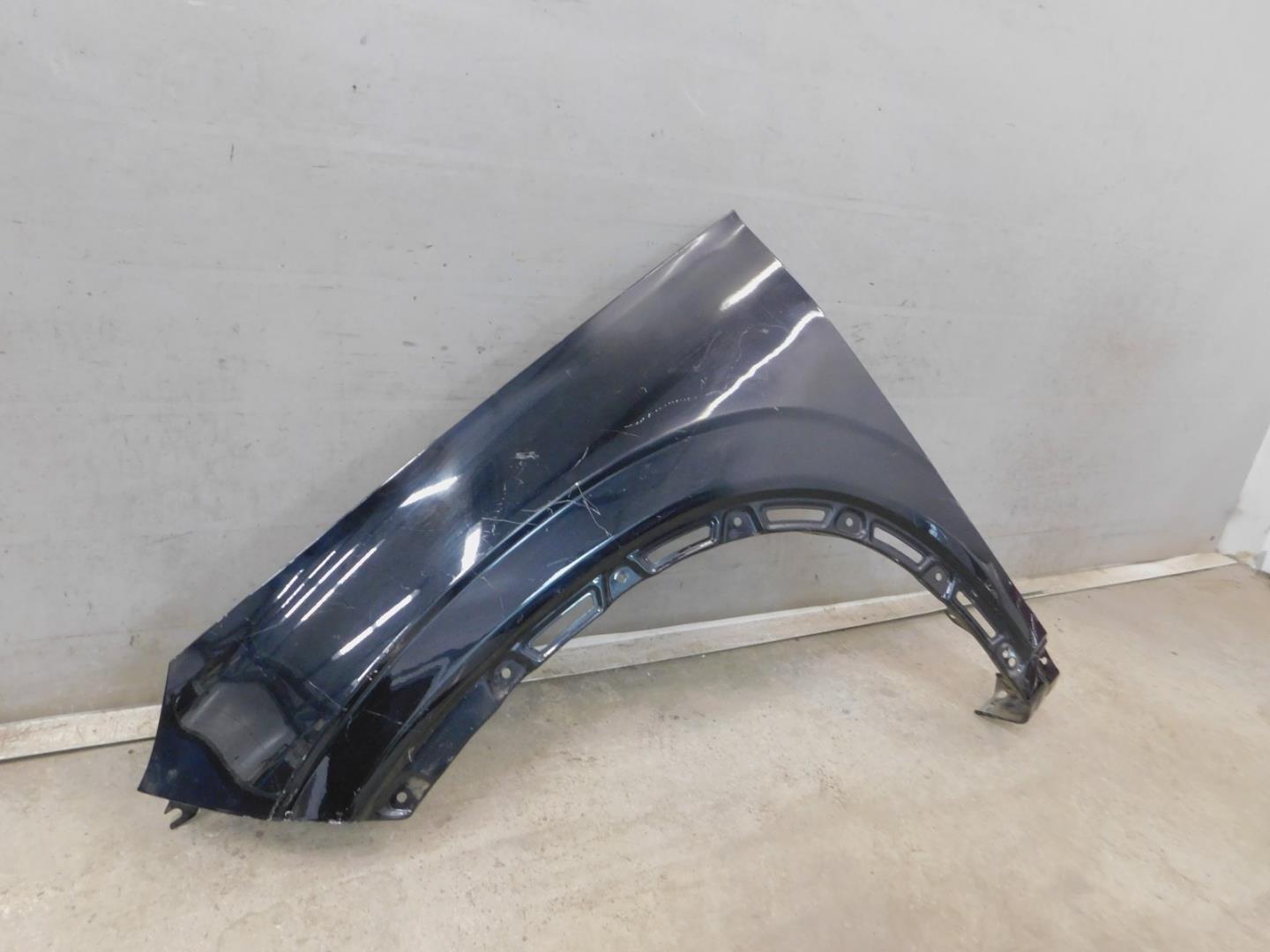 Крыло переднее левое