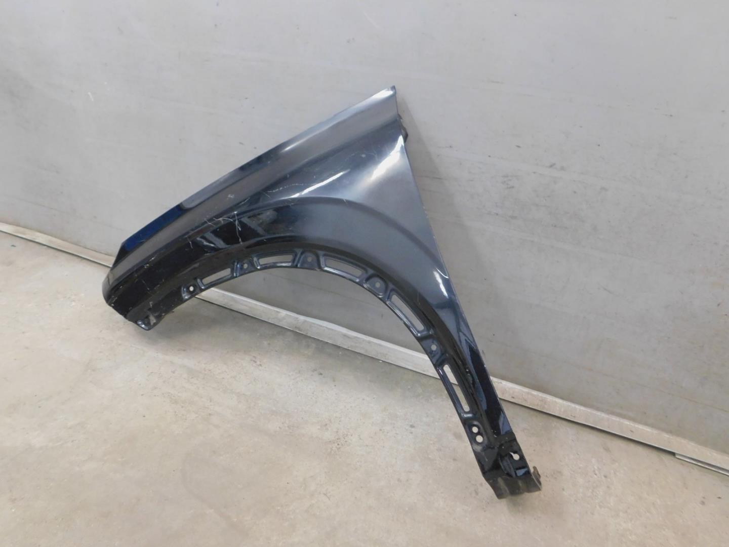 Крыло переднее левое