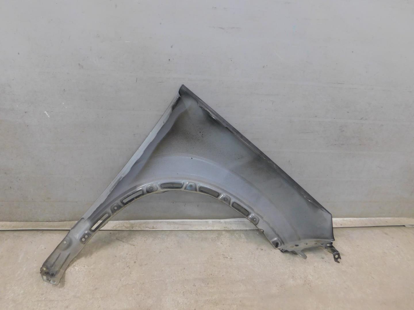 Крыло переднее левое