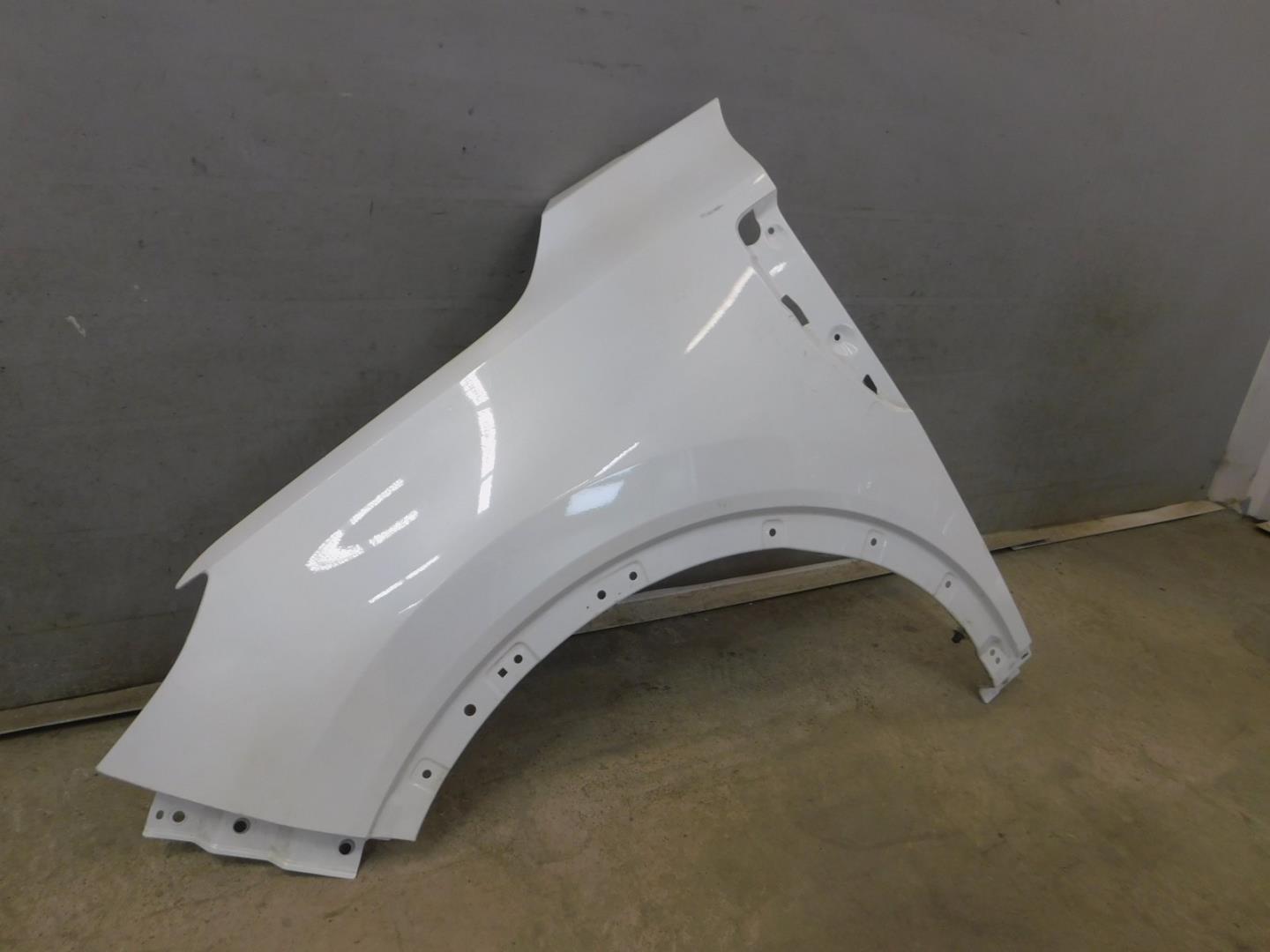 Крыло переднее левое