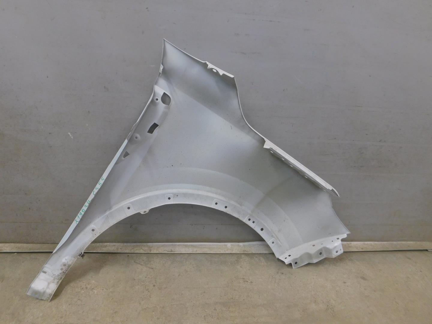 Крыло переднее левое