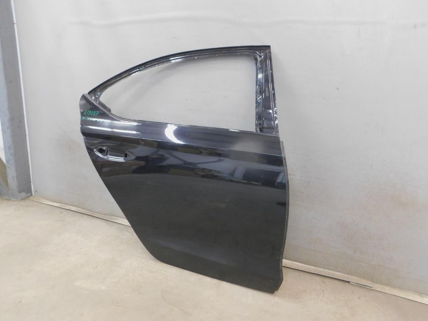 Дверь задняя правая