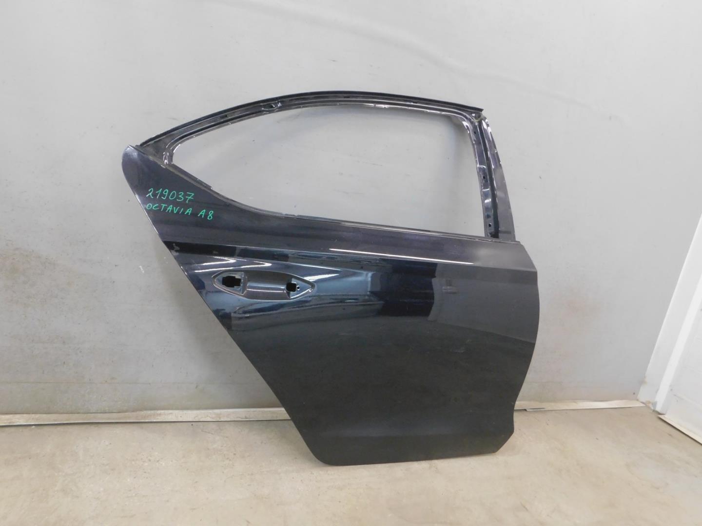 Дверь задняя правая