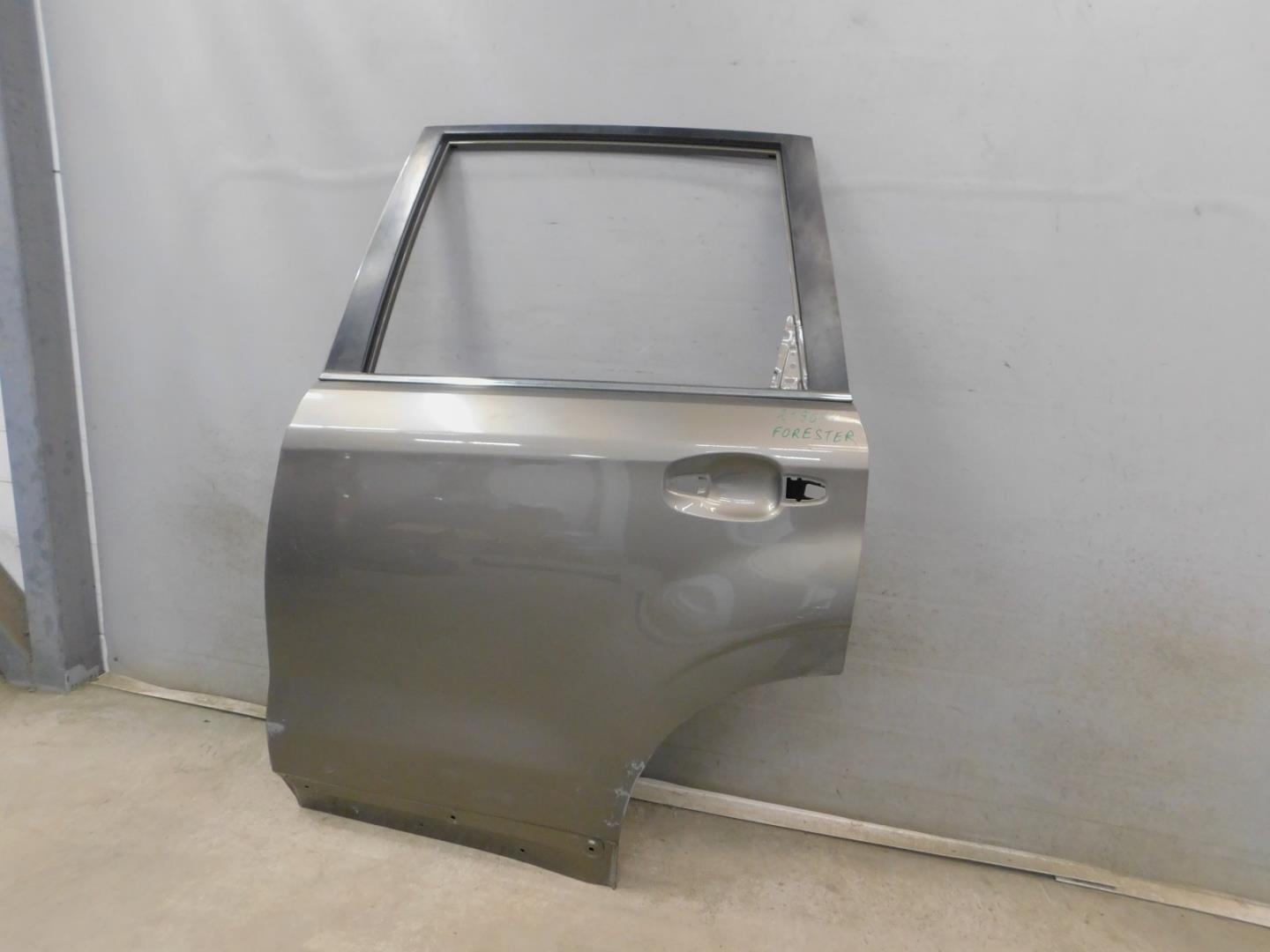 Дверь задняя левая