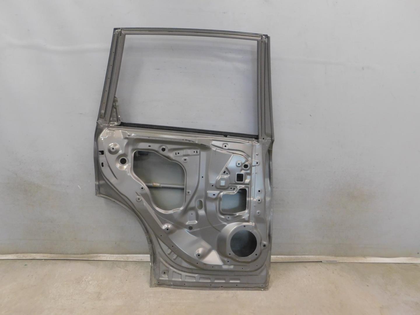 Дверь задняя левая