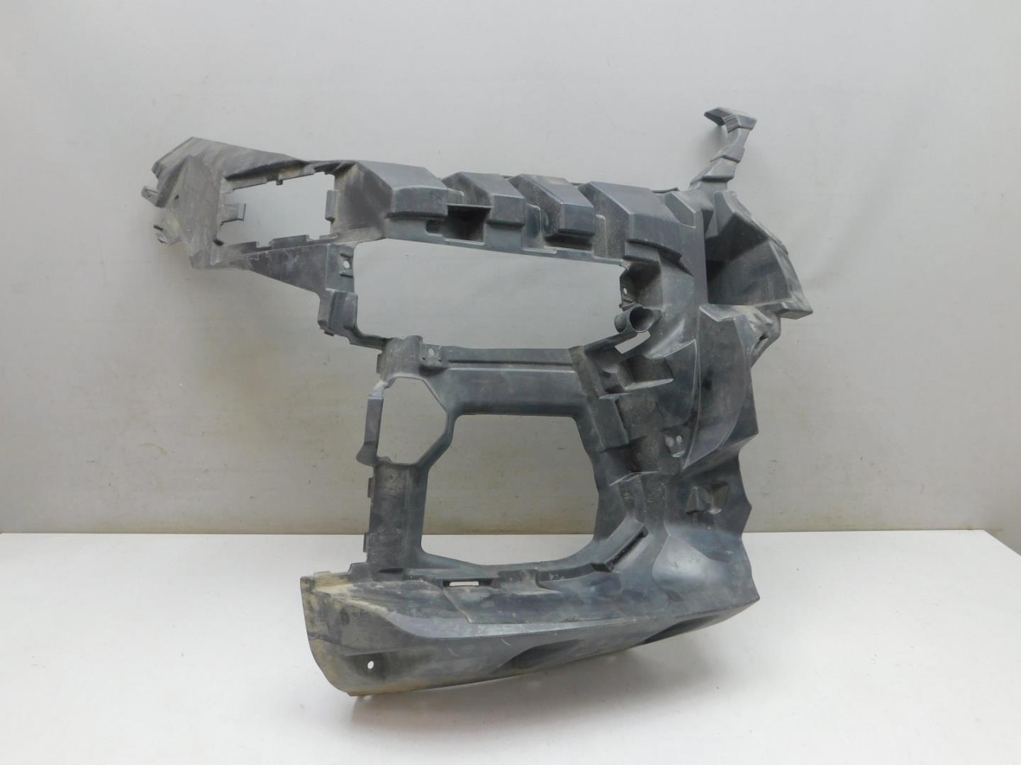 Кронштейн переднего бампера